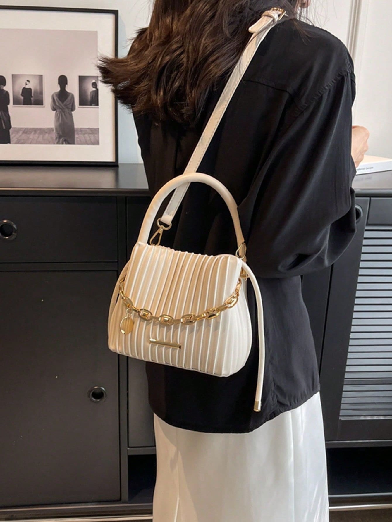 Handbag Pleated Bag Women  Fashion Chain Niche Bucket Bag