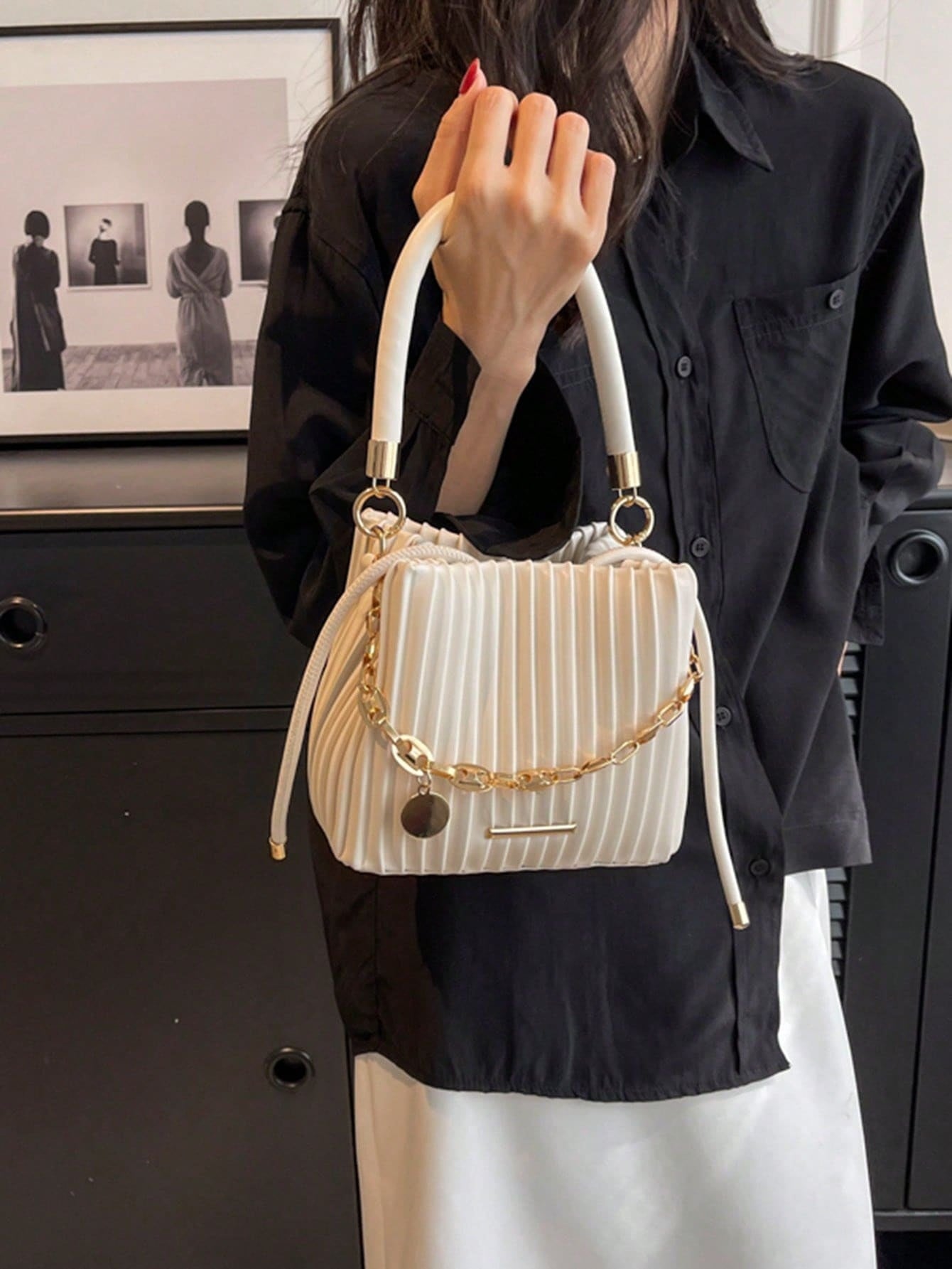 Handbag Pleated Bag Women  Fashion Chain Niche Bucket Bag